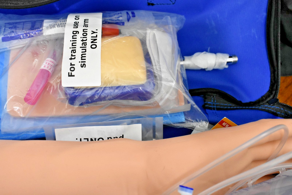 Practice Kit For Phlebotomy Venipuncture Practice Arm for Students Nurses Unused