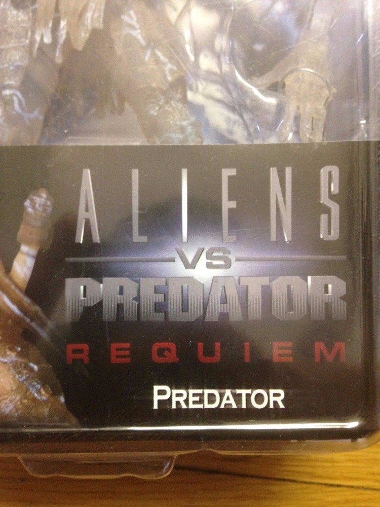 Alien VS Predator Requiem 8" Stealth Camo - Wolf Predator AVPR Act Fig By NECA