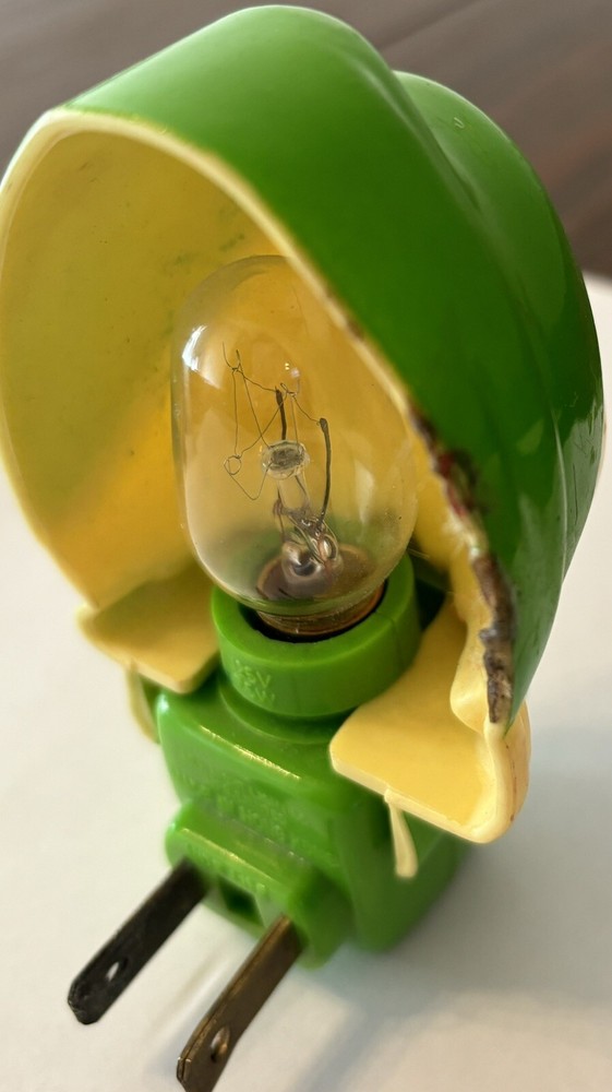 Vintage 1984 Glo Worm Night Light