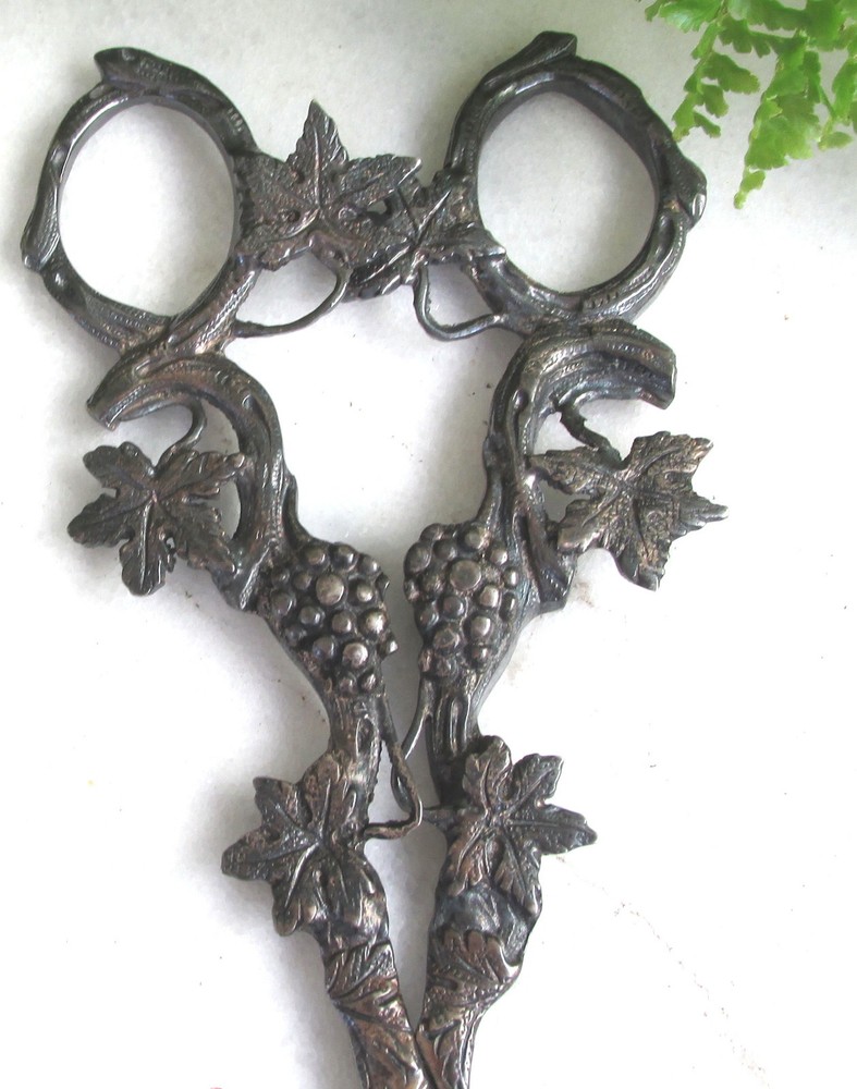 BEAUTIFUL ANTIQUE SILVER GRAPE SHEARS / SCISSORS GRAPE VINE PATTERN