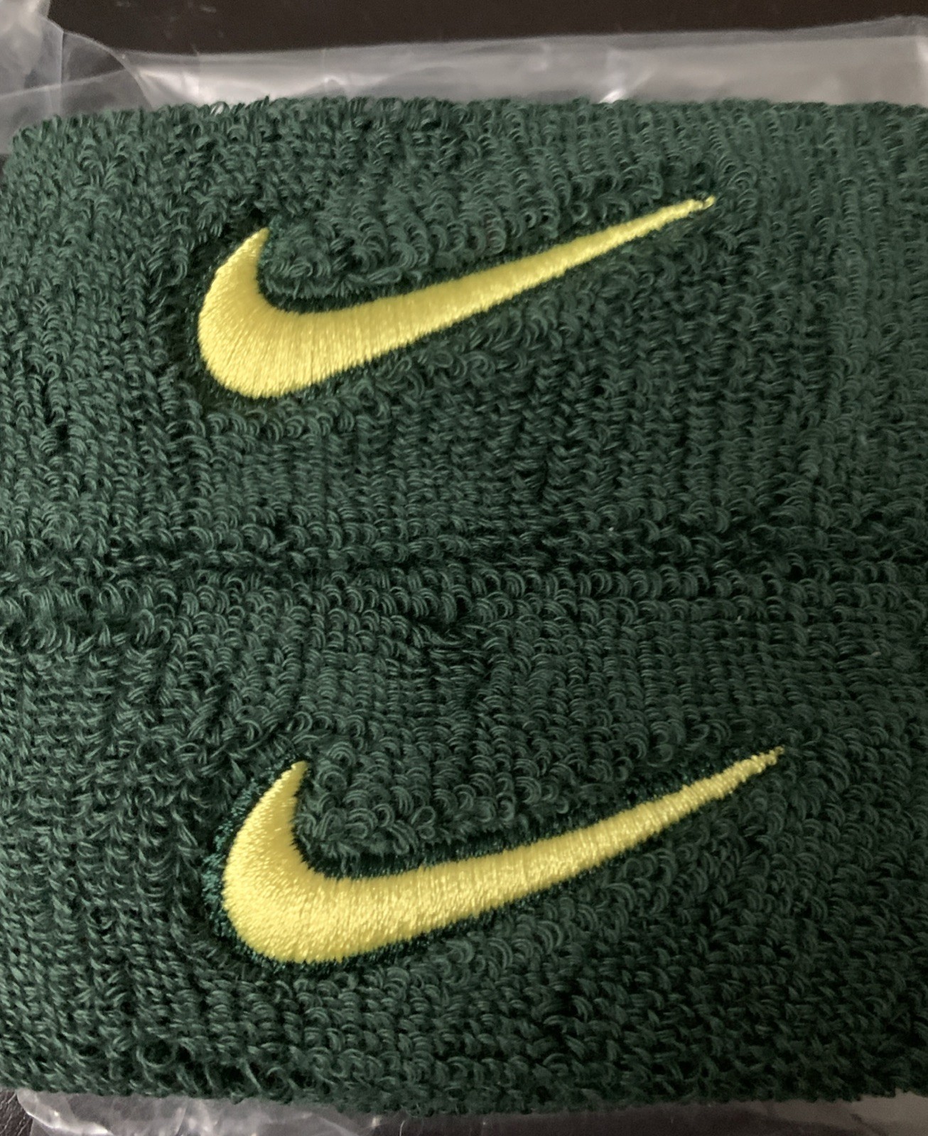 NWT 2-packs Nike Oregon Ducks Wristbands Sequoia/Yellow One Size sweatband R10