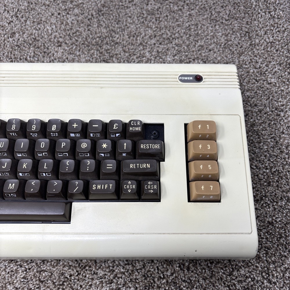 COMMODORE VIC-20 DIN COMPUTER ONLY TESTED AND WORKING READ