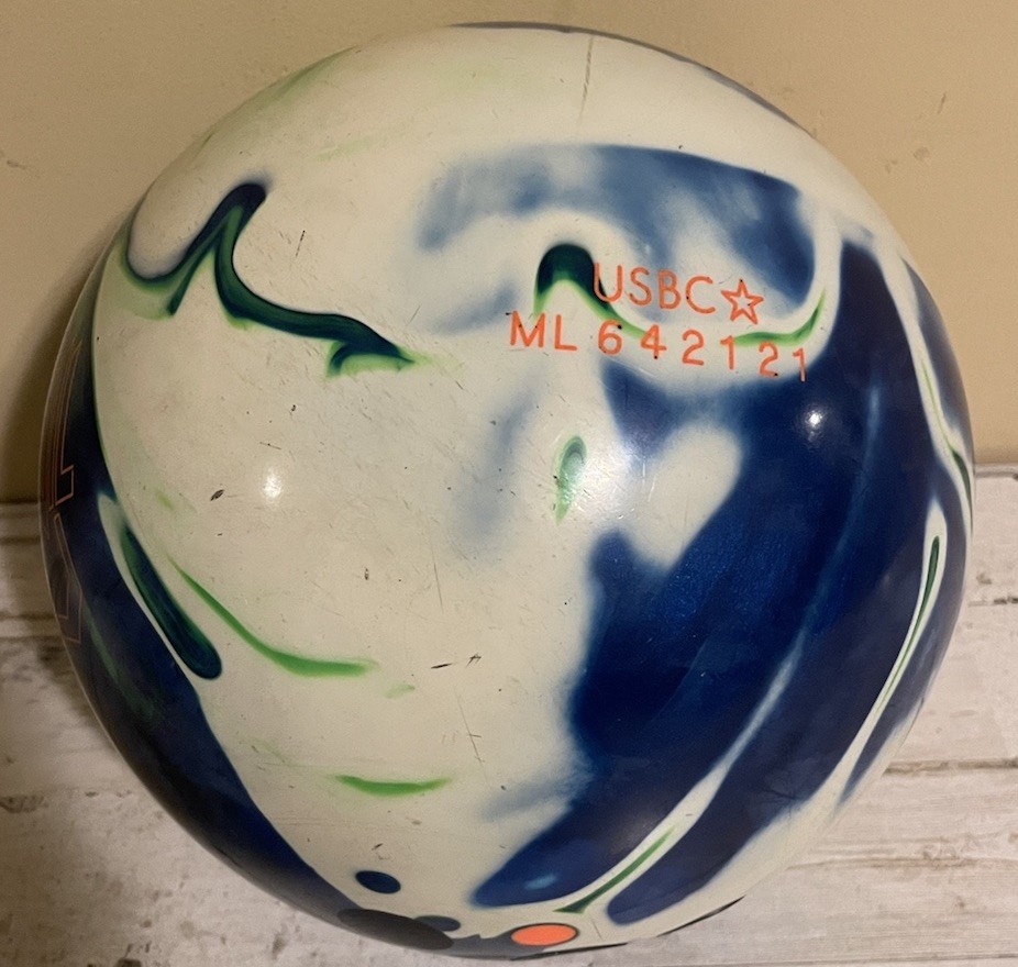 DV8 Turmoil 15 Lbs Solid Bowing Ball