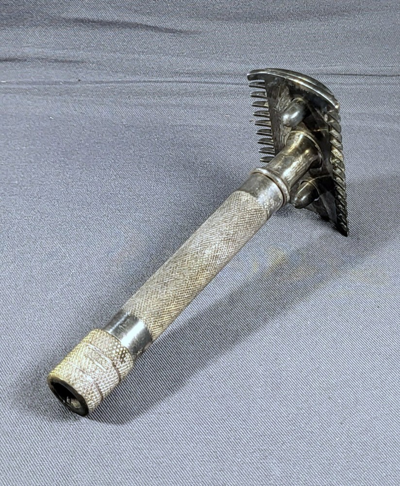 NIce Gillette Old Type - Single Ring - Razor - 1918 - Clean