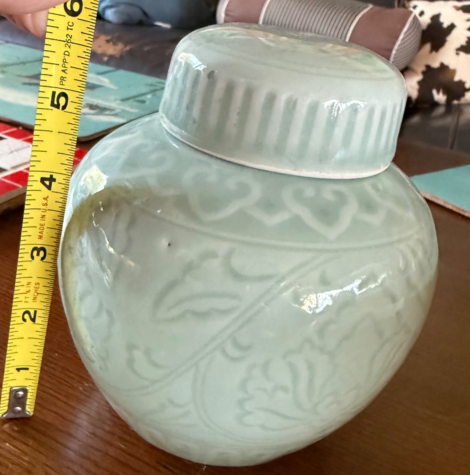 Vtg CHINESE CELADON GREEN PORCELAIN GINGER JAR & LID LOTUS FLOWERS 5.75”T X5”W