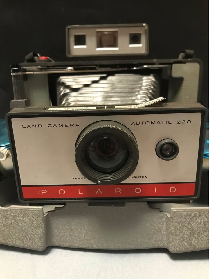 Vintage Polaroid Model 220 Automatic Camera With Case And Flash Bulbs
