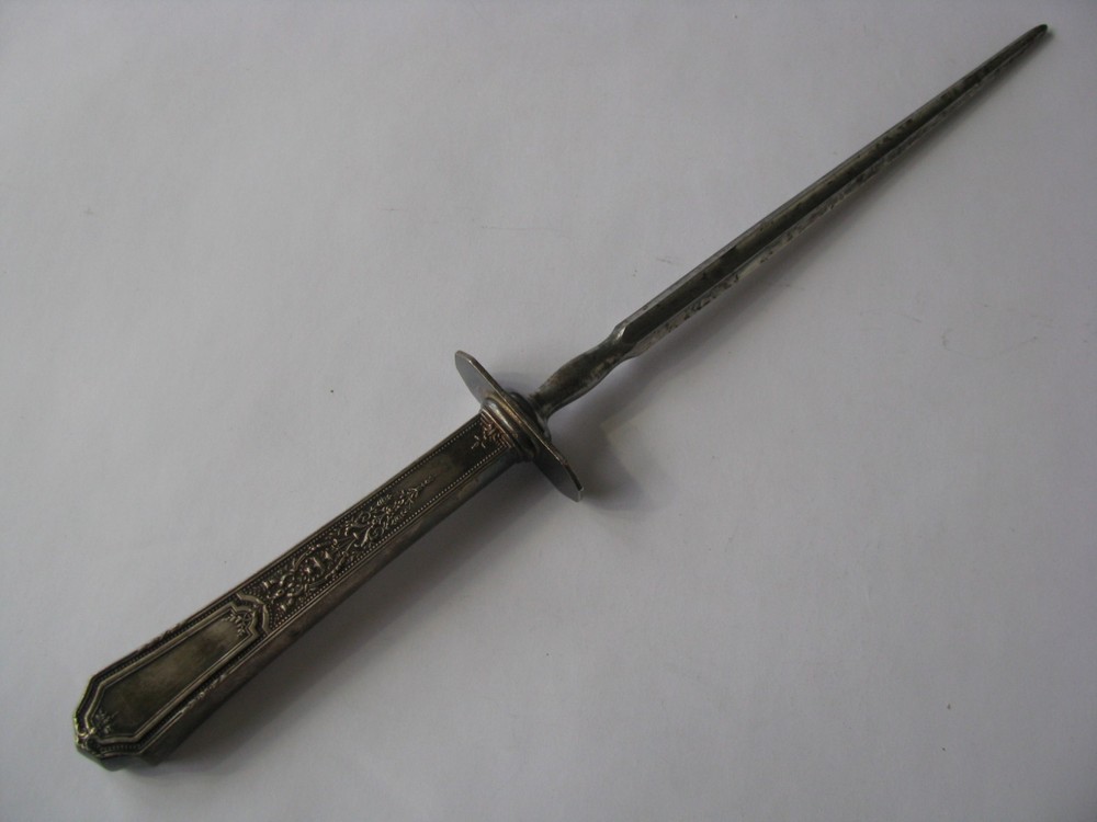 1847 Rogers Bros Ancestral Pattern Carving Knife Sharper Silver Plate Handle Lg
