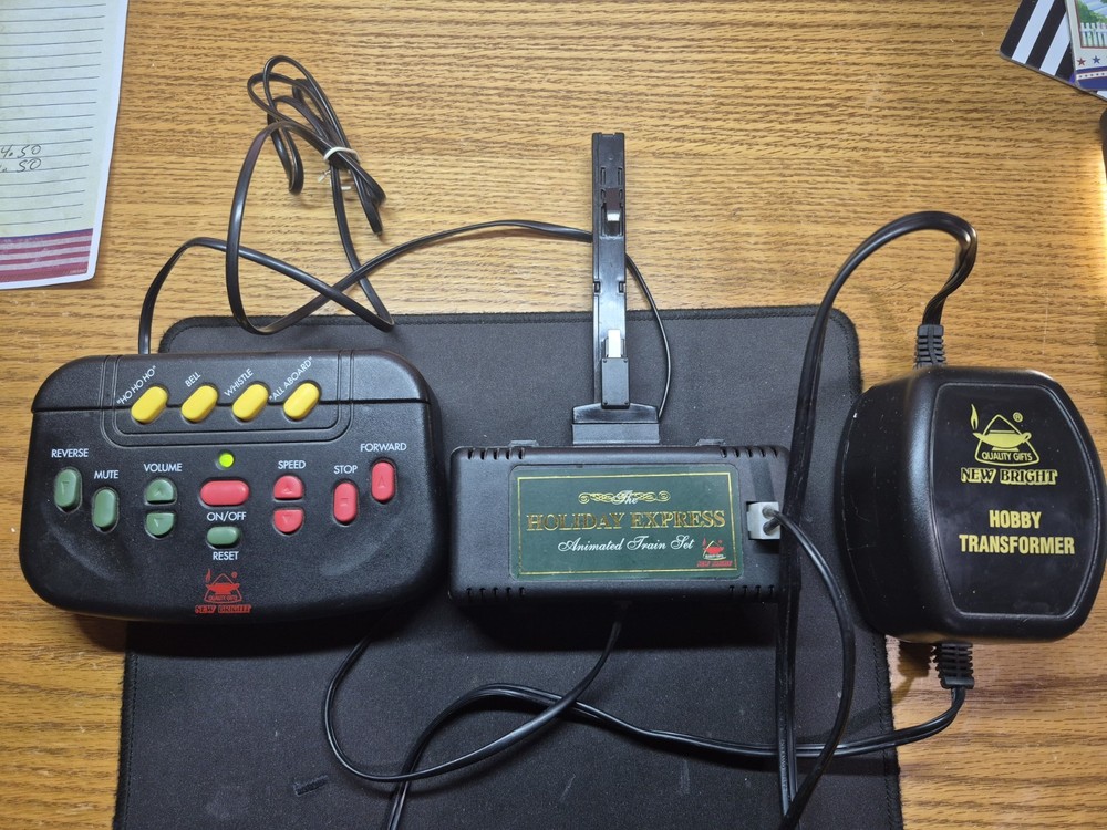 HOLIDAY EXPRESS POWER UNITS TRANSFORMER, TRACK UNIT AND CONTROLLER IN PERFECT CN