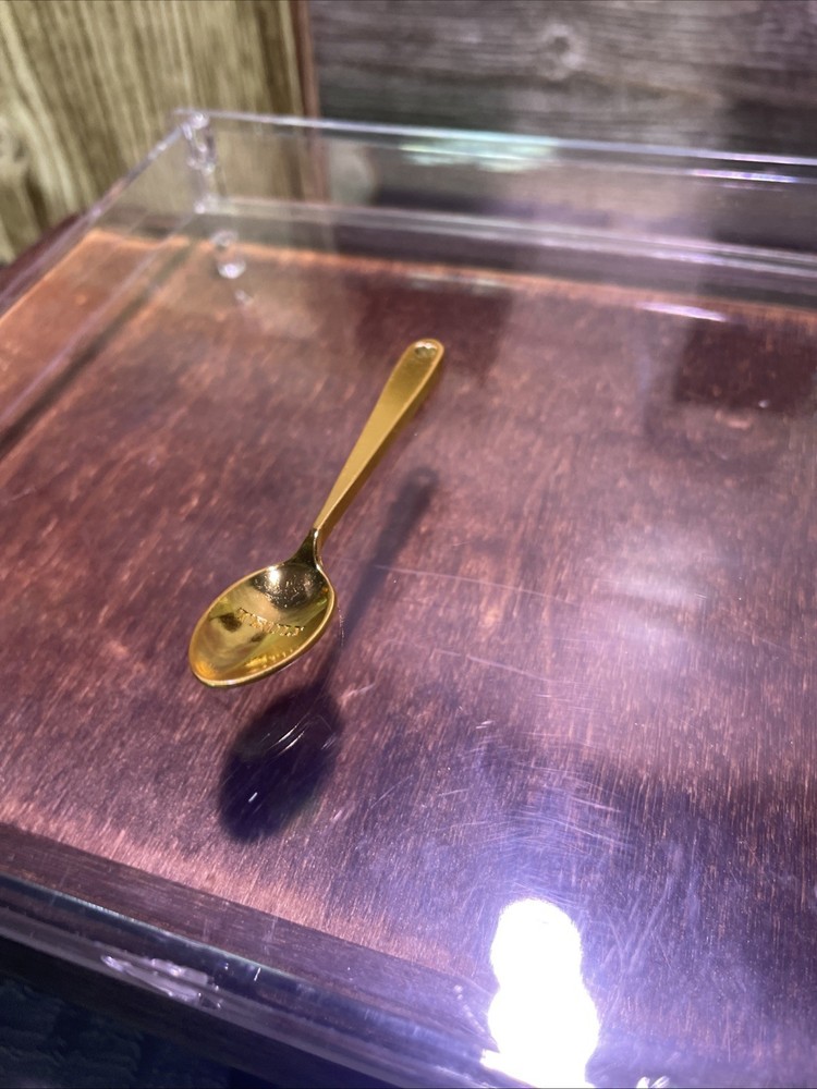 mini gold spoon from Truly Beauty