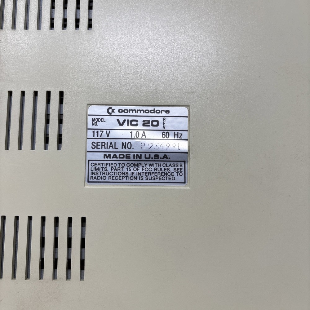 COMMODORE VIC-20 DIN COMPUTER ONLY TESTED AND WORKING READ