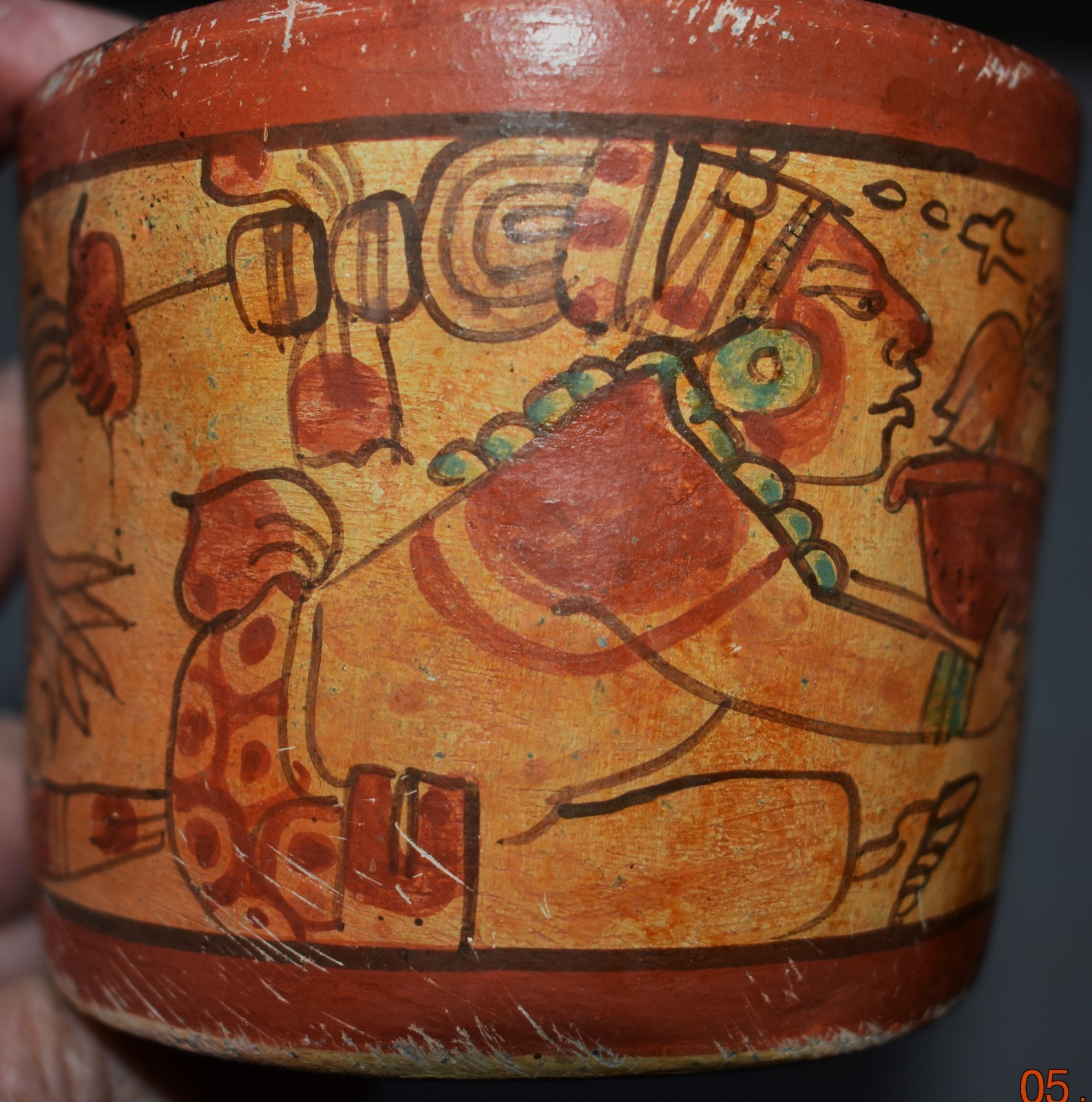 BEAUTIFUL MAYAN STYLE RITUAL VASE, 3-4"