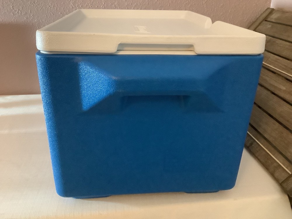 Coleman Party Stacker Cooler Blue Stackable Ice Chest Box 48 Can Size