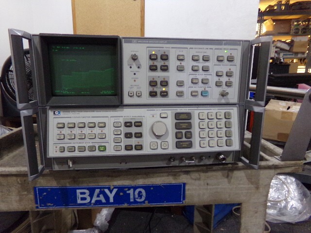 HP   8566B Spectrum Analyzer Display Read w/ 85662A Display Analyzer.