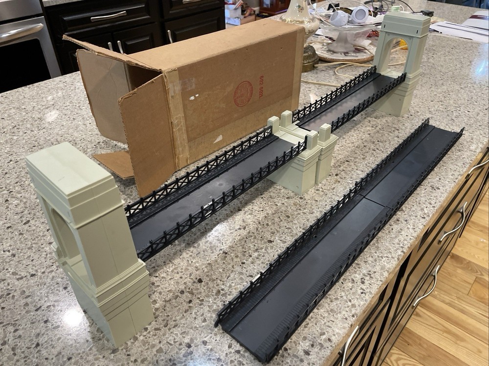 HO BRIDGE - Very Unique W/ Original Box