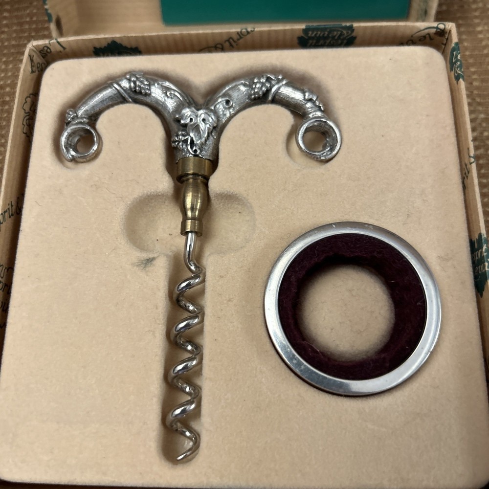 Lesprit & Levin Grapevine Finger Pull Corkscrew and Wine Collar Boxed Set