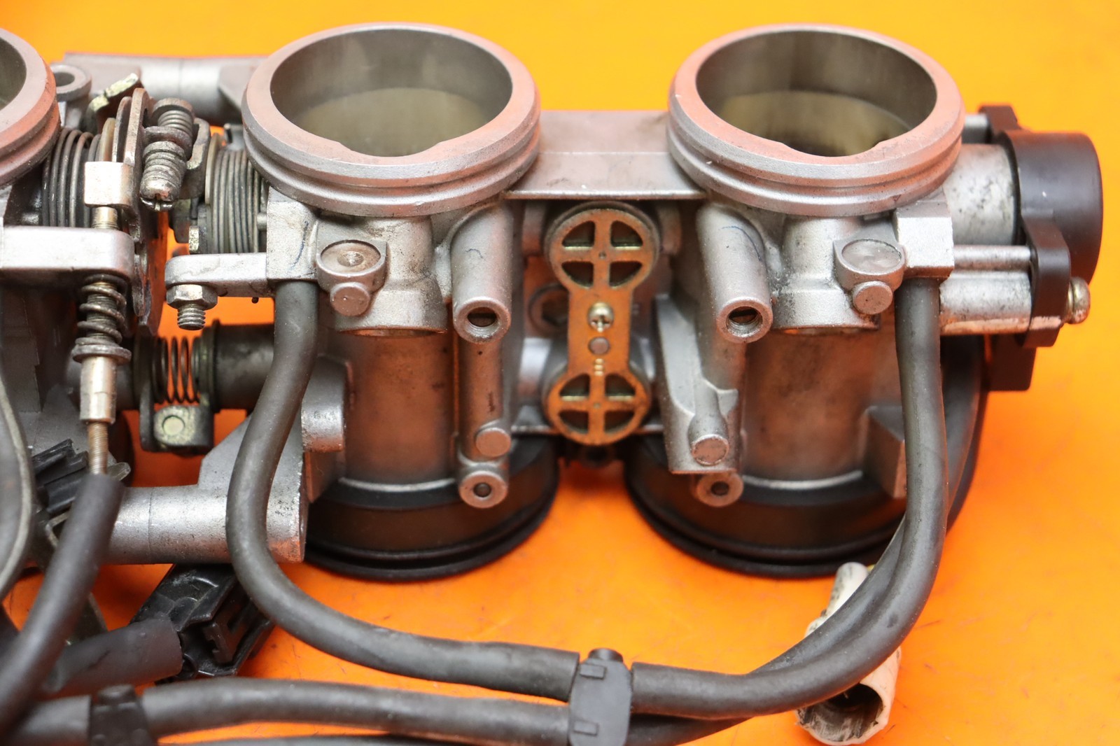 2004-2005 KAWASAKI NINJA ZX10R OEM MAIN FUEL INJECTORS / THROTTLE BODIES