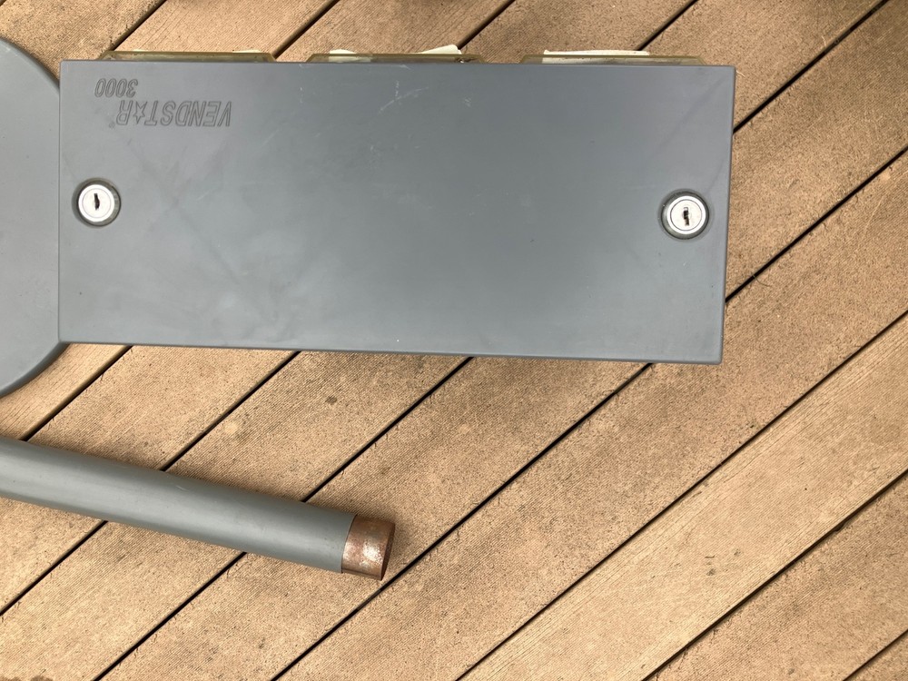 Three Bin Vendstar 3000 Bulk Candy Vending Machine w/ Stand missing keys