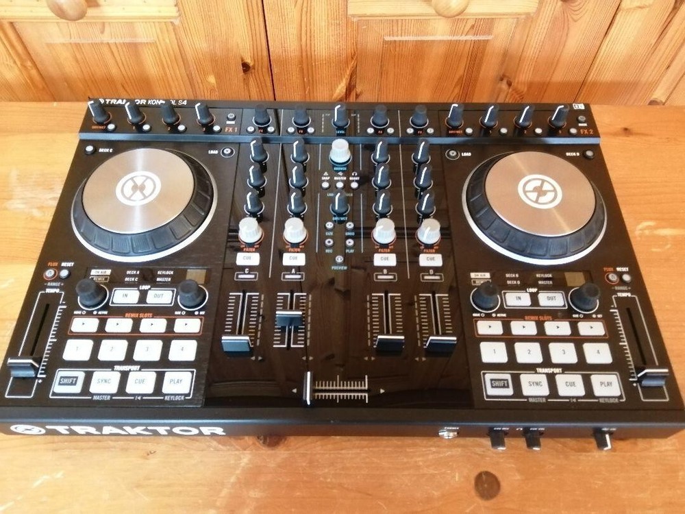 Native Instruments Traktor Kontrol S4 MK2  Pro DJ Controller 4-Deck PCDJ S4MK2