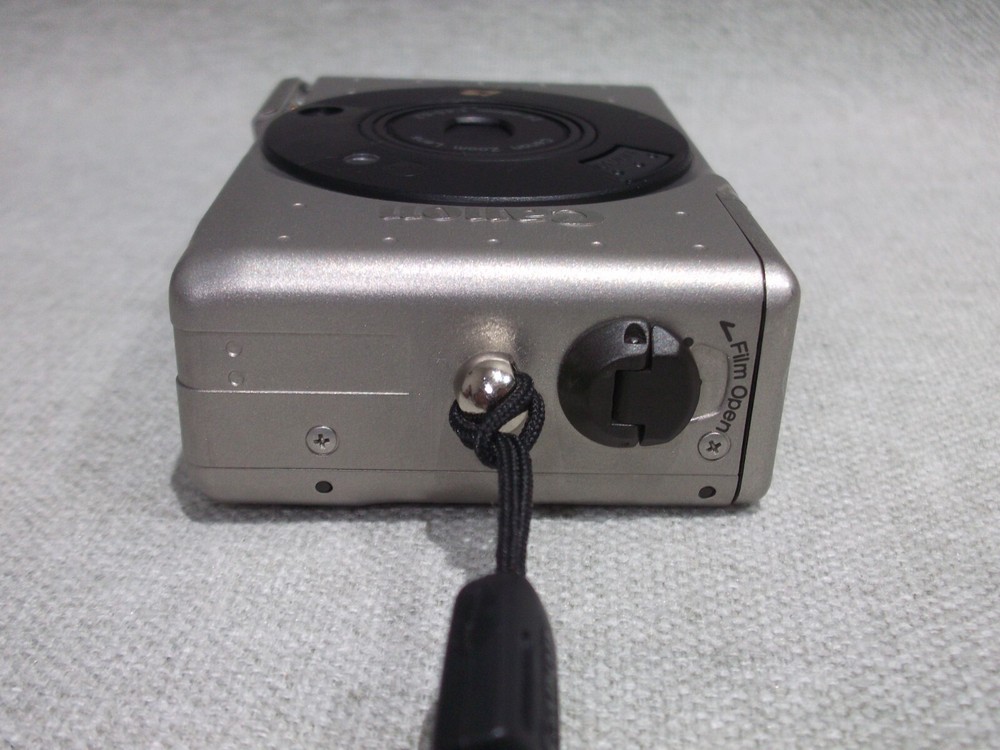 Canon IXUS Compact Digital Camera - Please Read Description