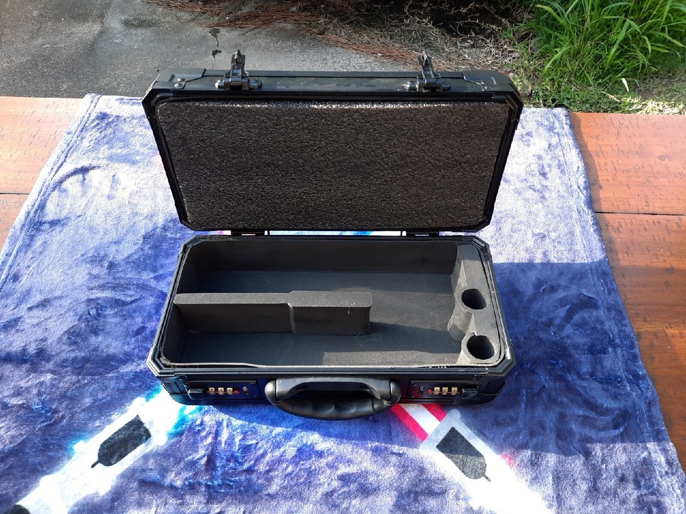 CUSTOM LIGHTSABER 2 HILT LOCKING CASE ON SALE!