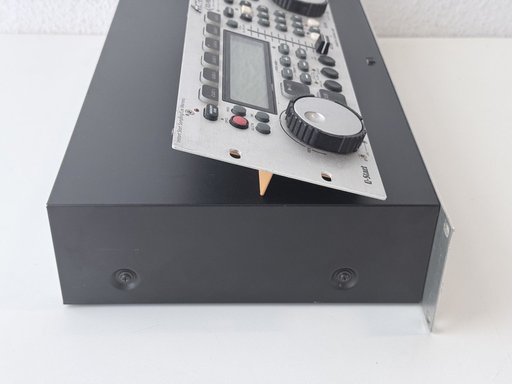 American DJ DCD-PRO500 Dual CD Player (NEEDS SERVICE)