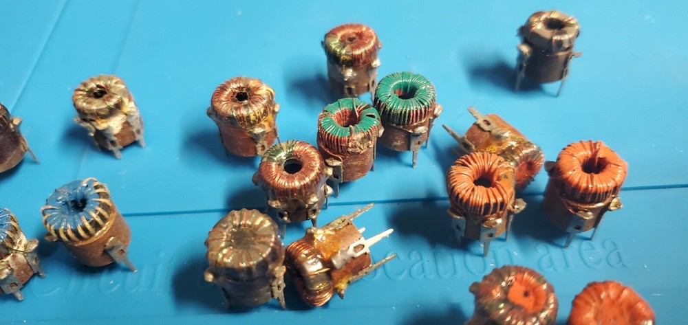 (30 Pcs) Vintage Toroidal Rf Pcb Mount Transformers Blue Green Orange Misc Lot