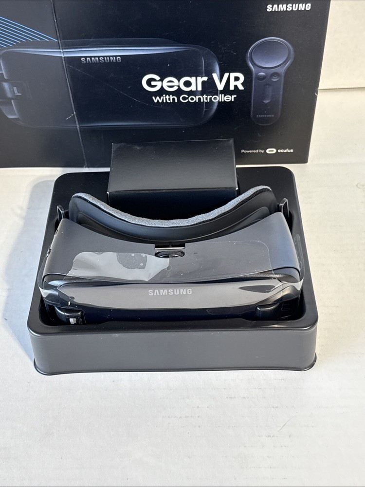 Samsung SM-R324 Gear VR W/Controller Powered by Oculus NEW OPEN BOX