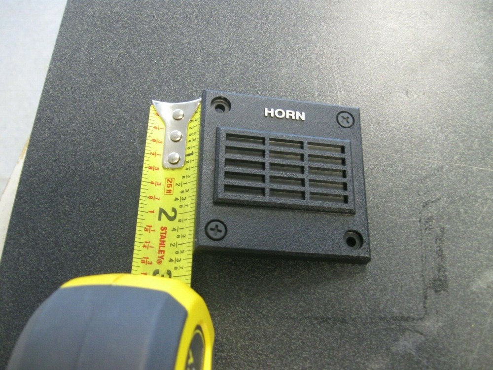 Johnson Evinrude OMC 0126090 Horn Bezel
