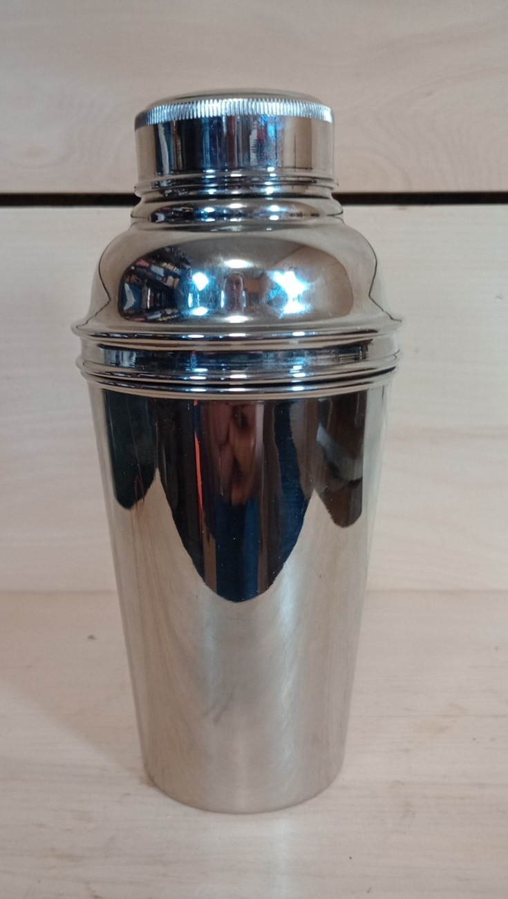 VTG TRAVEL COCKTAIL SHAKER SET WITH 4 SHOT GLASSES & LEATHER CARRYING CASE INDIA