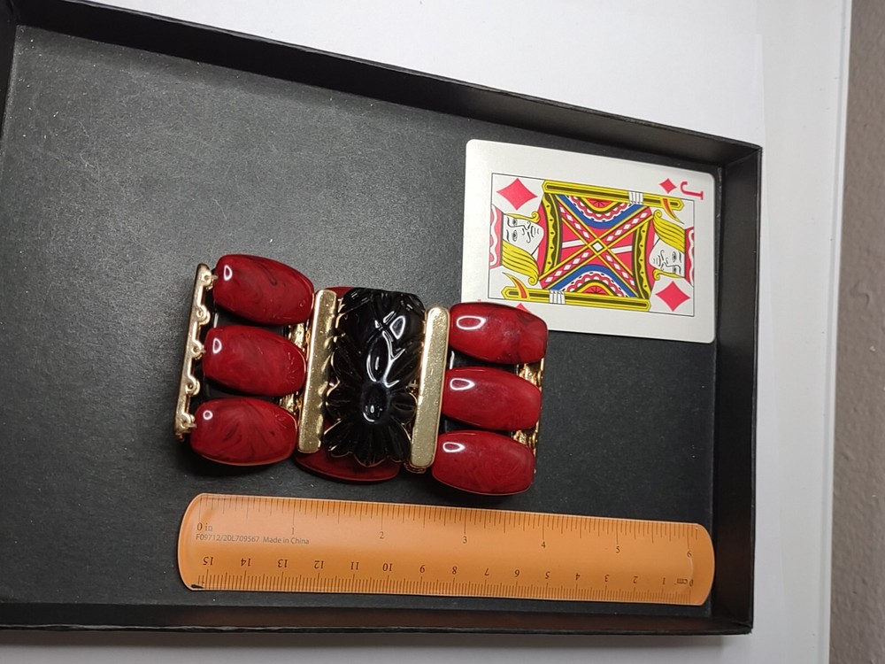Nice Plastic Bead Red And Black Stretch Bracelet