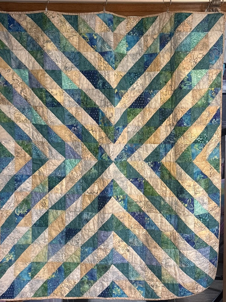 Handmade throw size to the point pattern quilt