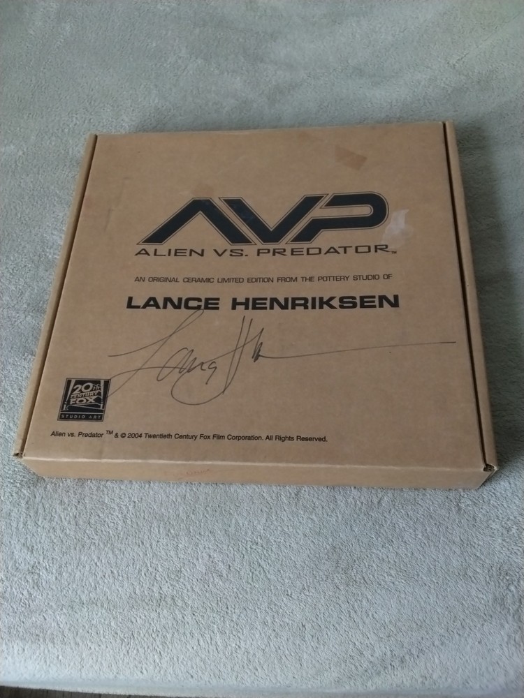 Alien Vs Predator Ceramic Plaque Rare Mint Limited Edition