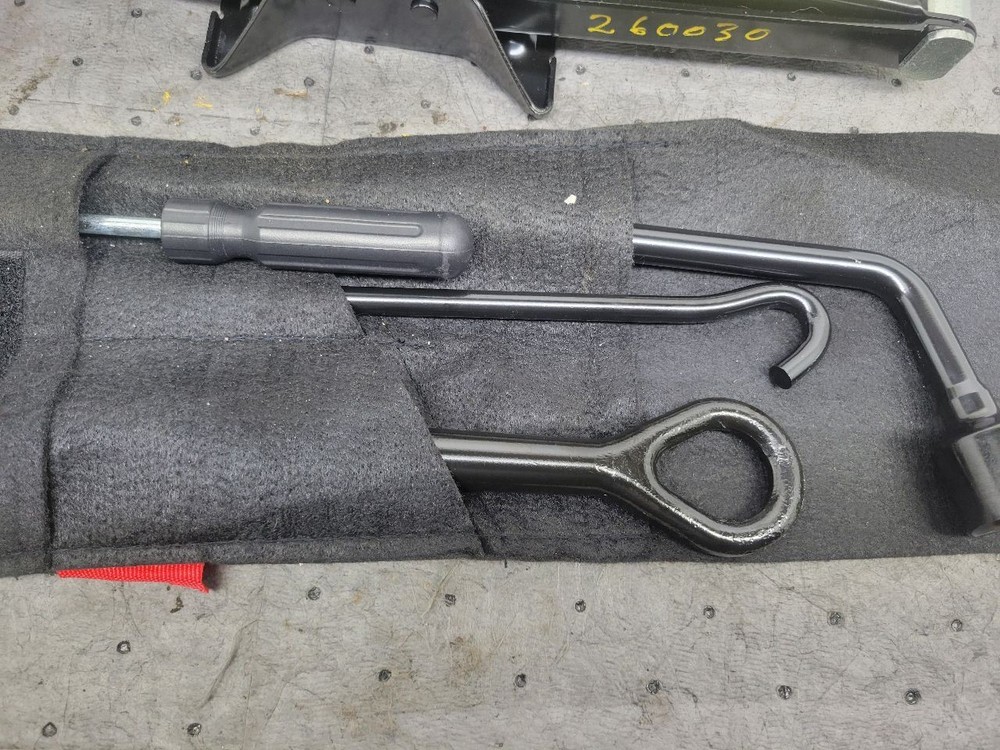 TUCSON 2020 Jack and Tools 1743661