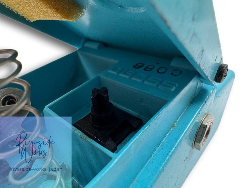 BOSS Chorus Effect CE-2 Silver Screw