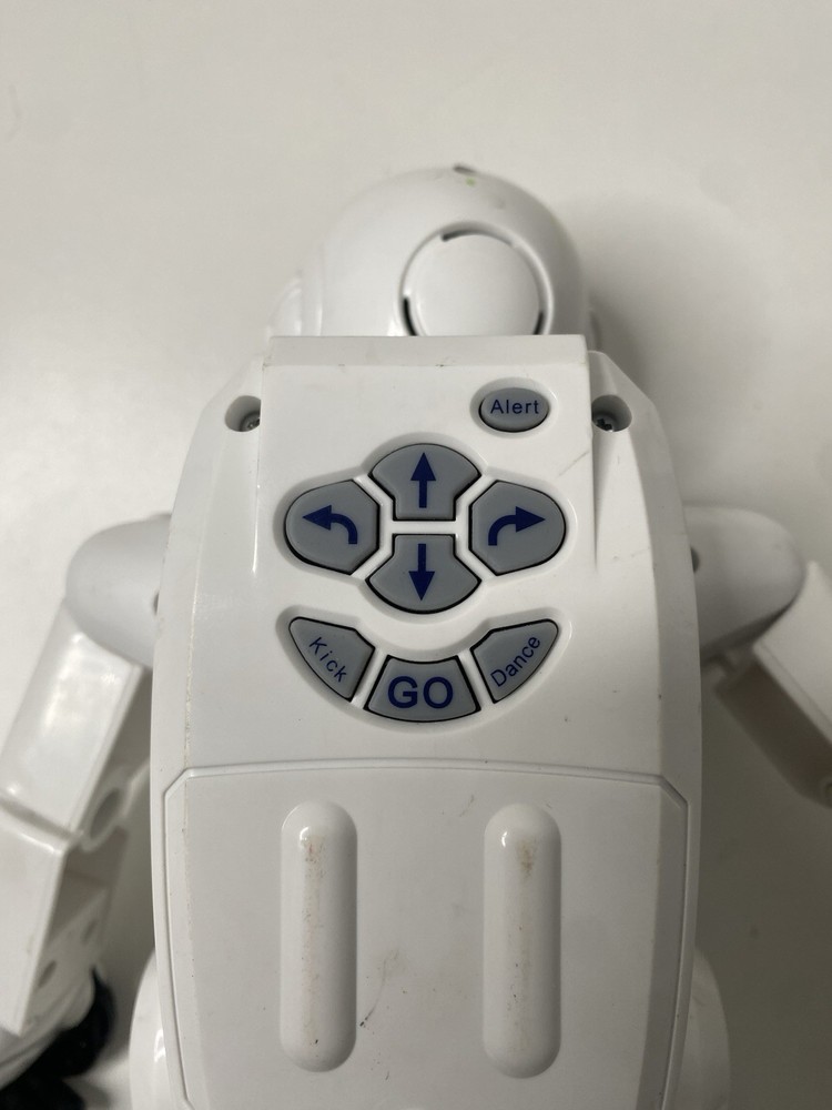 POWERS ON SILVERLIT 2002 ACTION GO PROGRAMMABLE WALKING ROBOT OBSTACLE SENSE