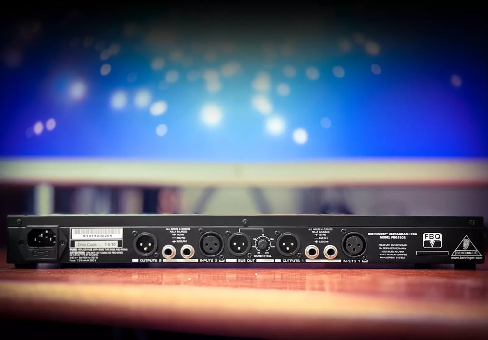Behringer FBQ1502 Stereo Graphic Equalizer XLR Inputs