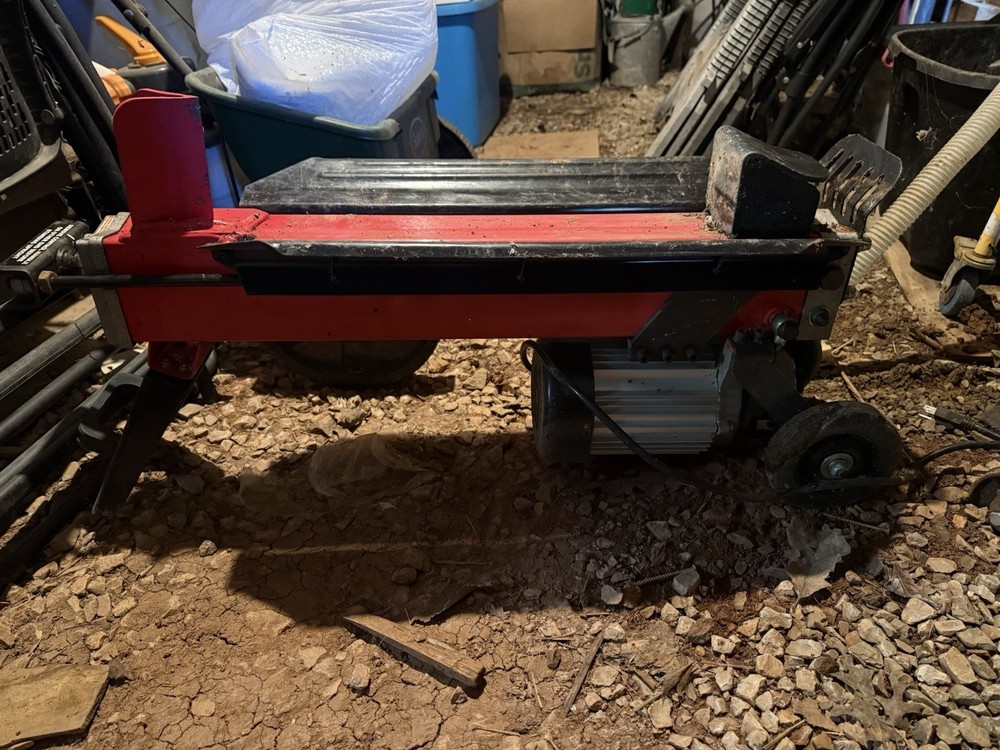 Central Machinery 5 Ton Log Splitter