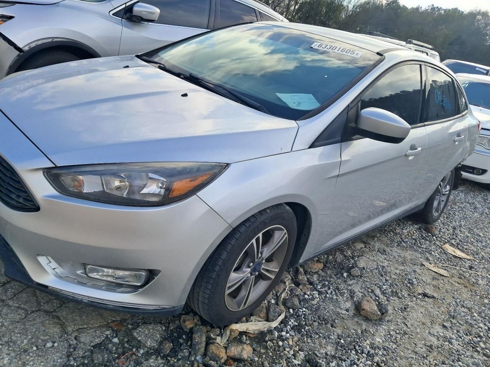 FOCUS     2018 Glove Box 4892054