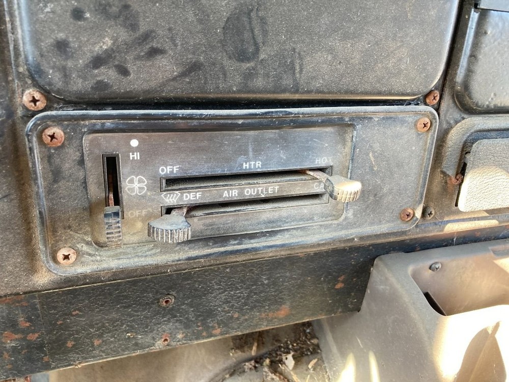 International S1900 Heater A/C Temperature Controls - Used