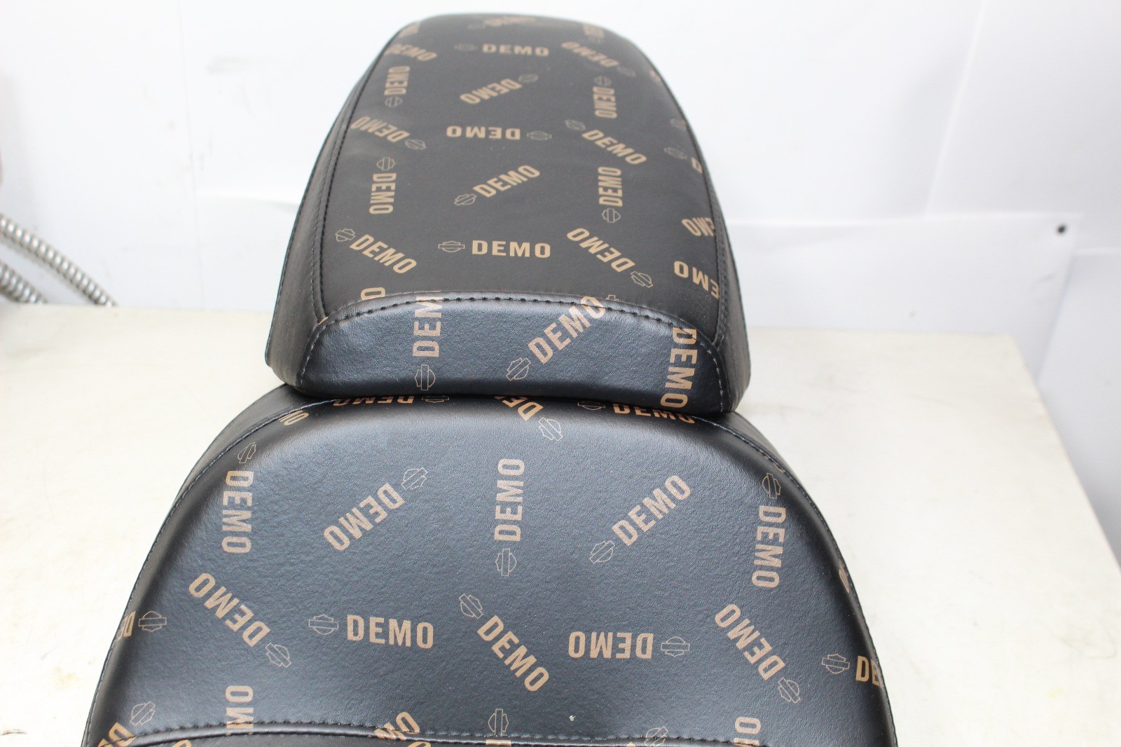 18-26 Harley Softail Two Up Low Rider Reach Seat OEM DEMO