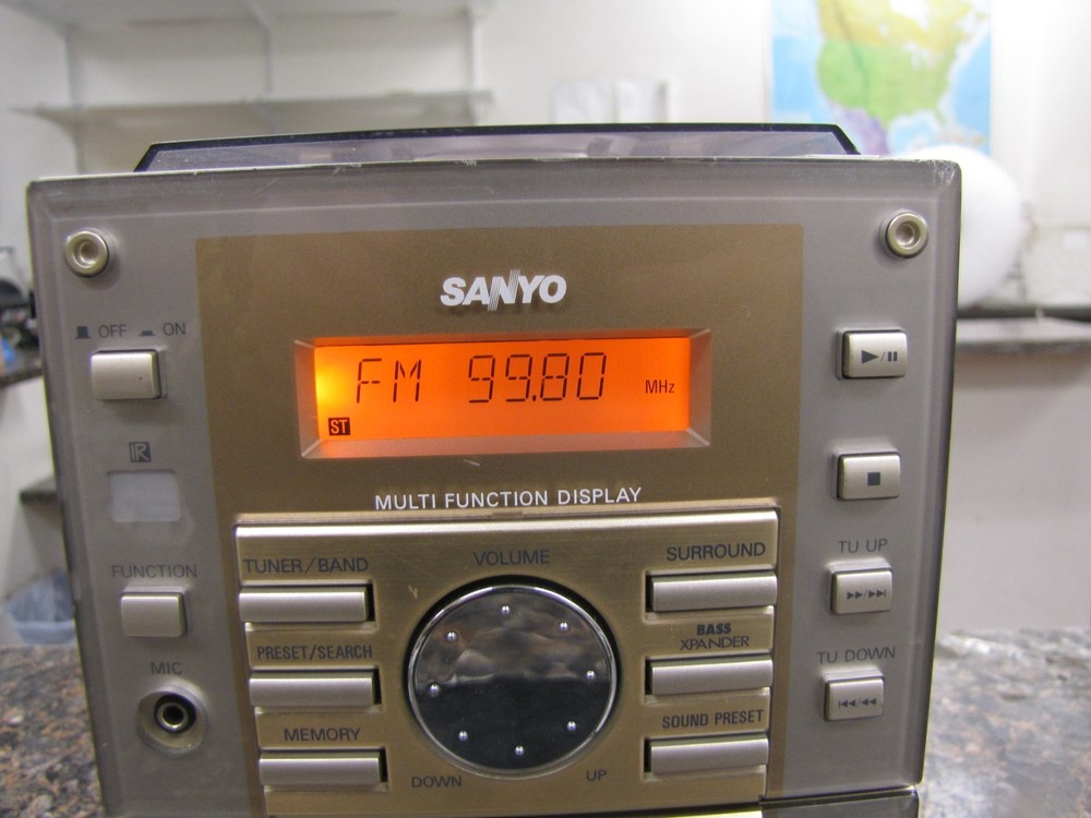 SANYO VCD/MP3 Audio System DC-DA170V Tape CD Tuner FM/AM Gold -No Speakers- MQ47