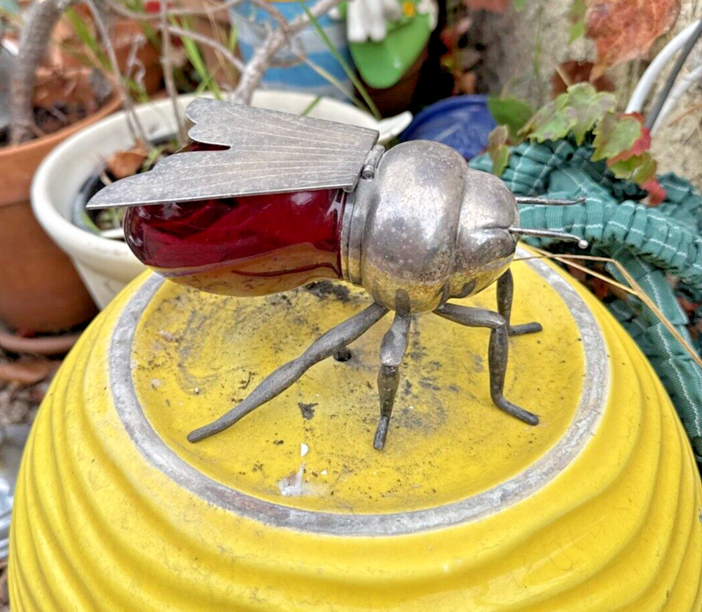 VINTAGE SILVERPLATE RUBY RED GLASS FIGURAL BEE HONEY POT. BY IRONGATE PRODUCTS