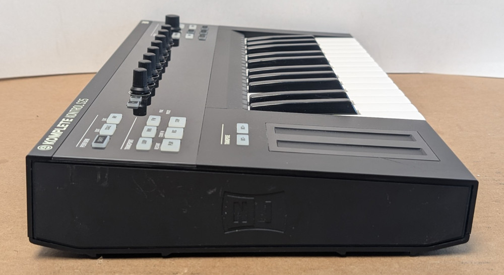 Native Instruments Komplete Kontrol S25 Semi-Weighted Keyboard Controller