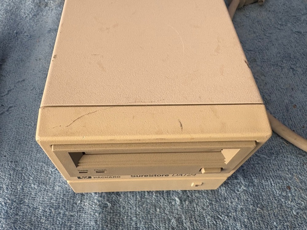 HP Surestore DAT24 External Tape Drive