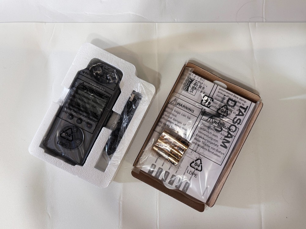 TASCAM Bronze DR-40 Handheld Interviewer