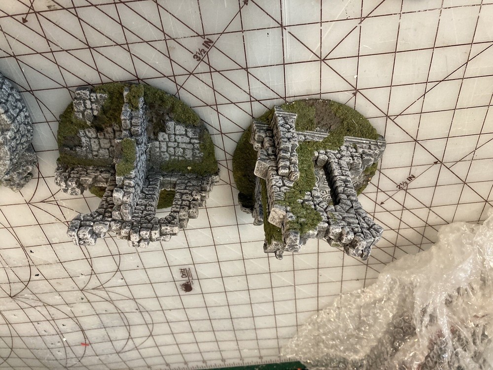 WARHAMMER GAMING FIVE TERRAIN GOTHIC RUINS