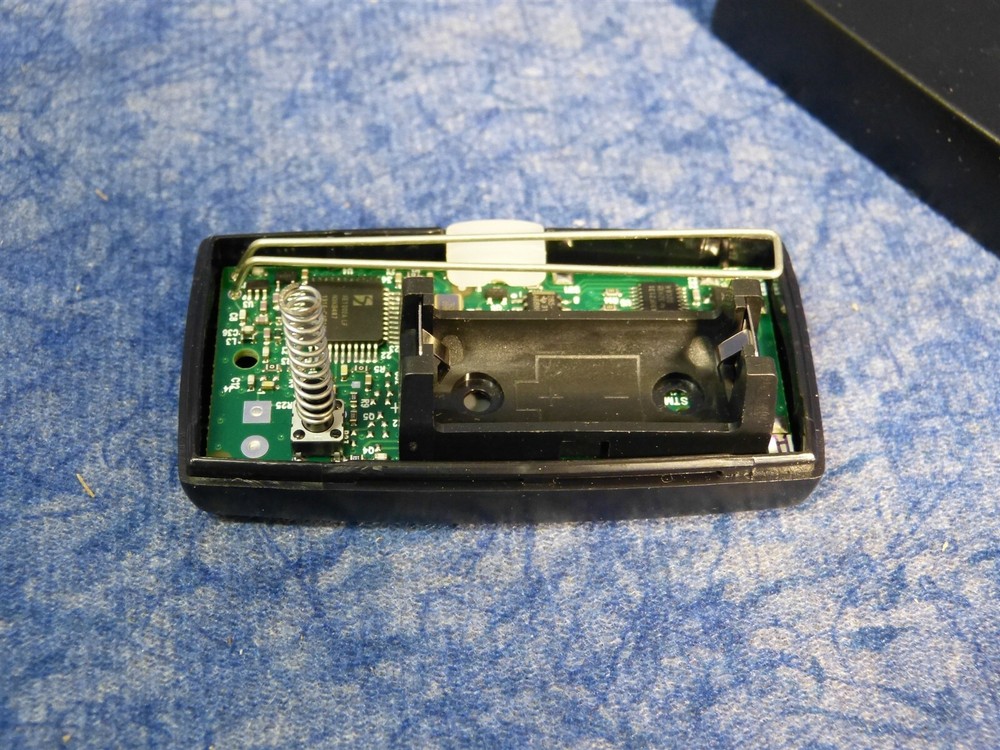 DMP Security 1142-B Wireless 2-Button Holdup Black (G103)