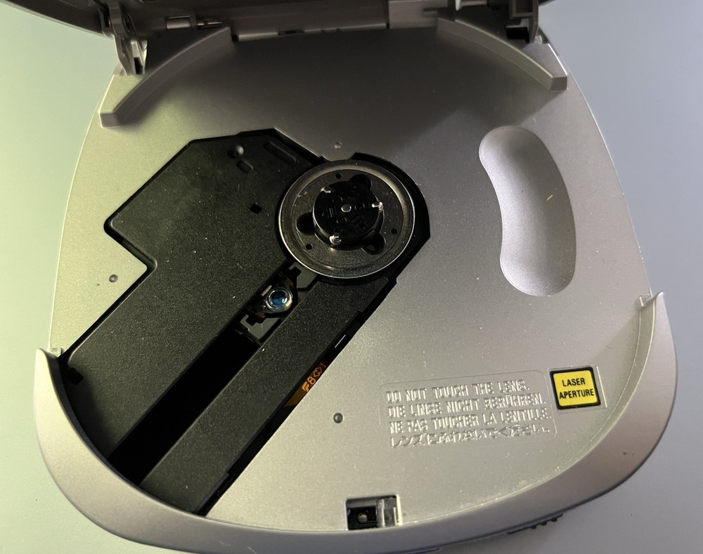 Vintage Aiwa EASS Plus 40 Sec. Portable CD Player XP-V70 Untested