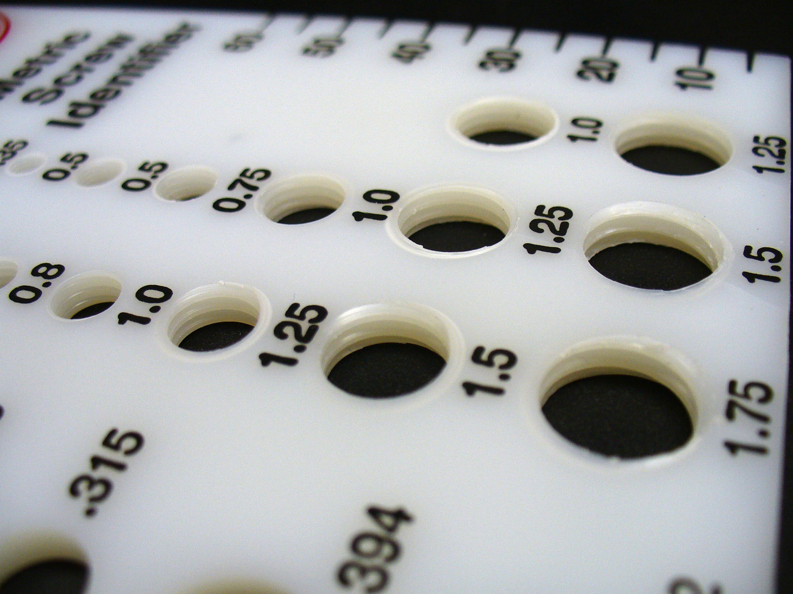 METRIC SCREW AND BOLT THREAD IDENTIFIER / CHECKER W/ THREADED HOLES MADE IN USA