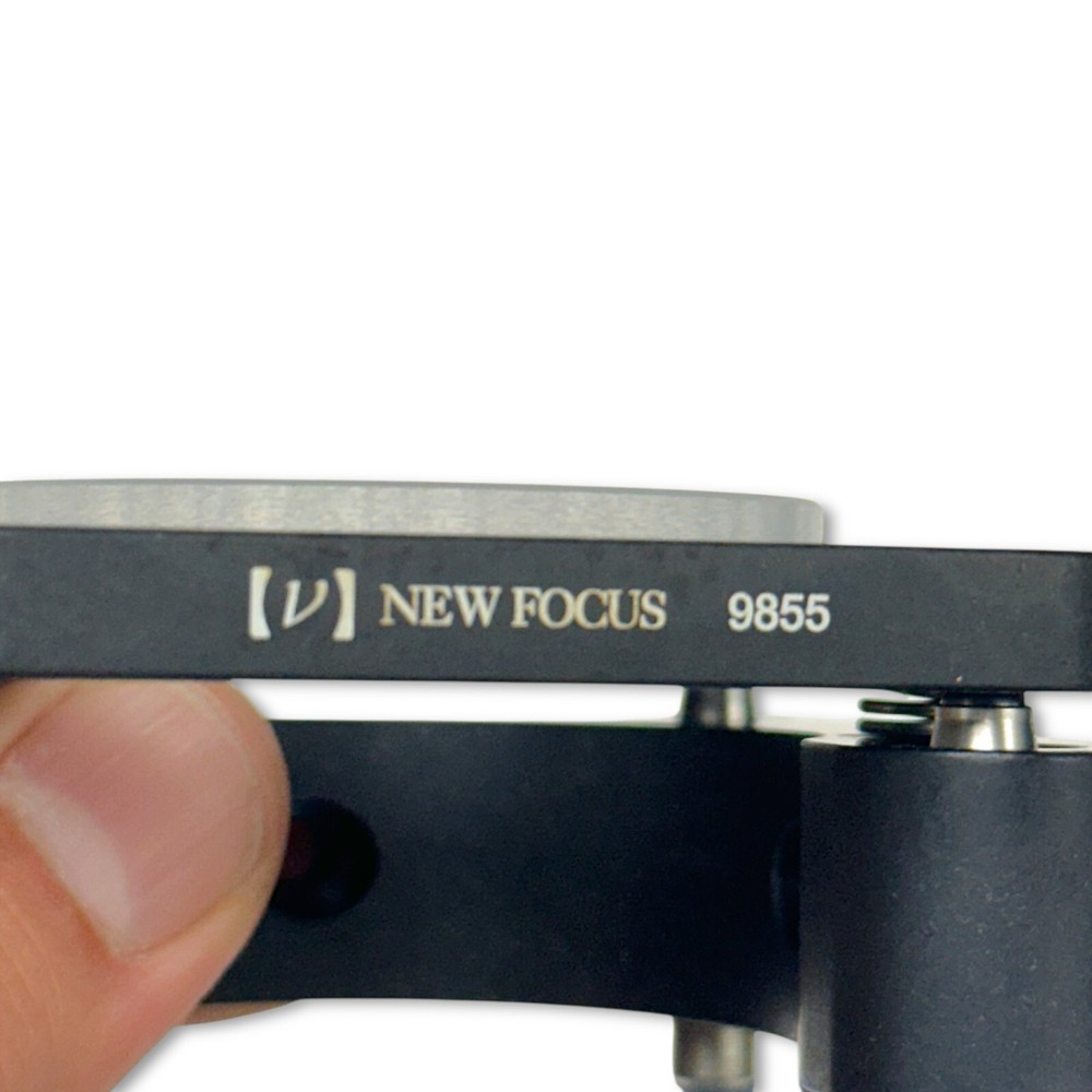 New Focus 9855 Classic Center Mirror Mount 2 in without Knobs